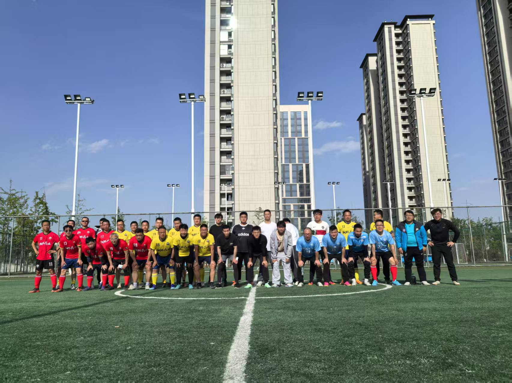 足球.jpg 足球.jpg